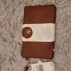 Brand New Adrienne Vittadini charging wallet clutch.